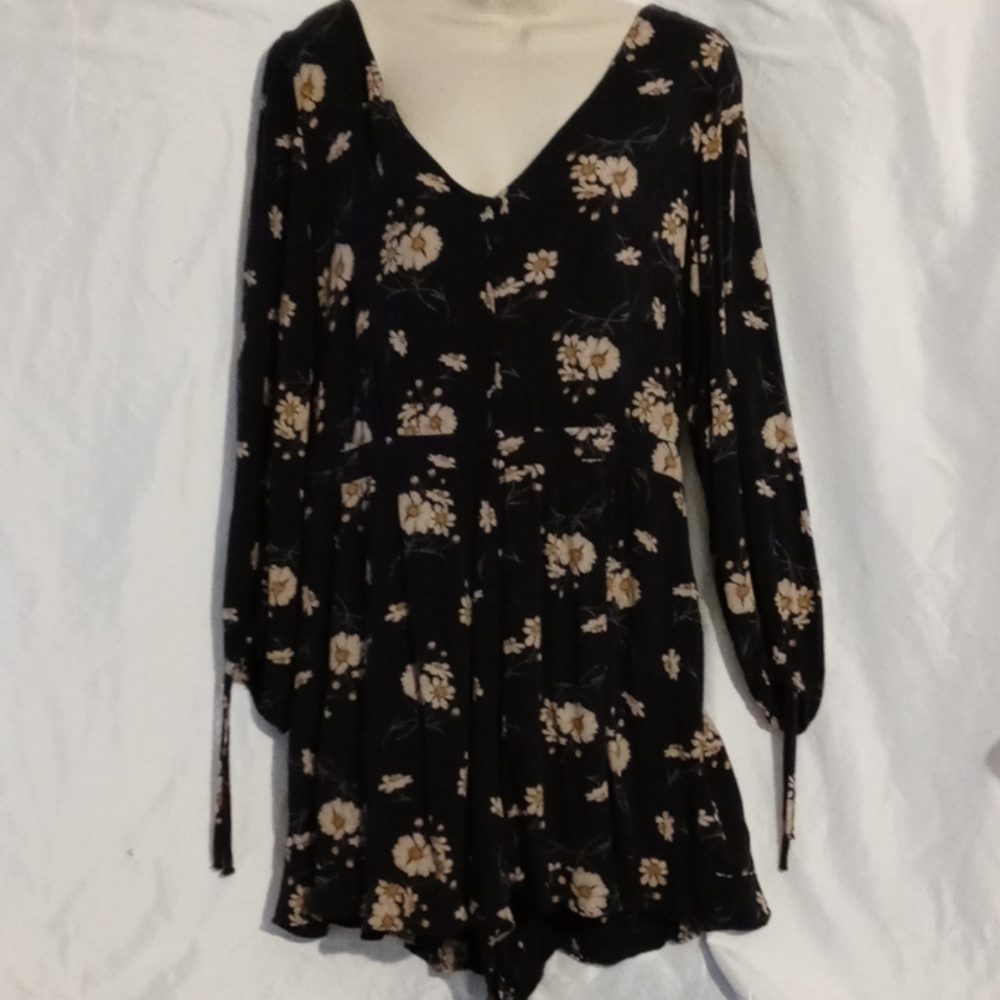 American Eagle Black Floral Romper Sz XL